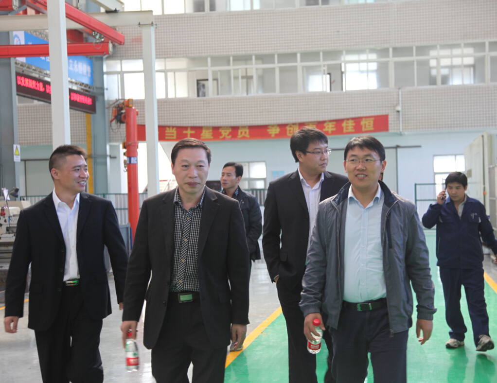 參觀生產(chǎn)現(xiàn)場.jpg